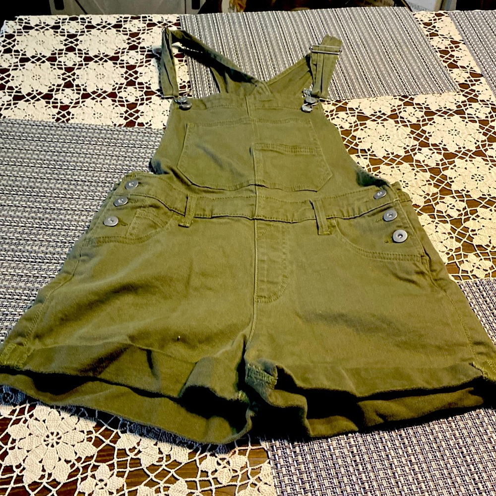 Overall shorts